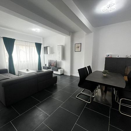 Marvellous Aparthotel With Master Apartments Suczawa Zewnętrze zdjęcie