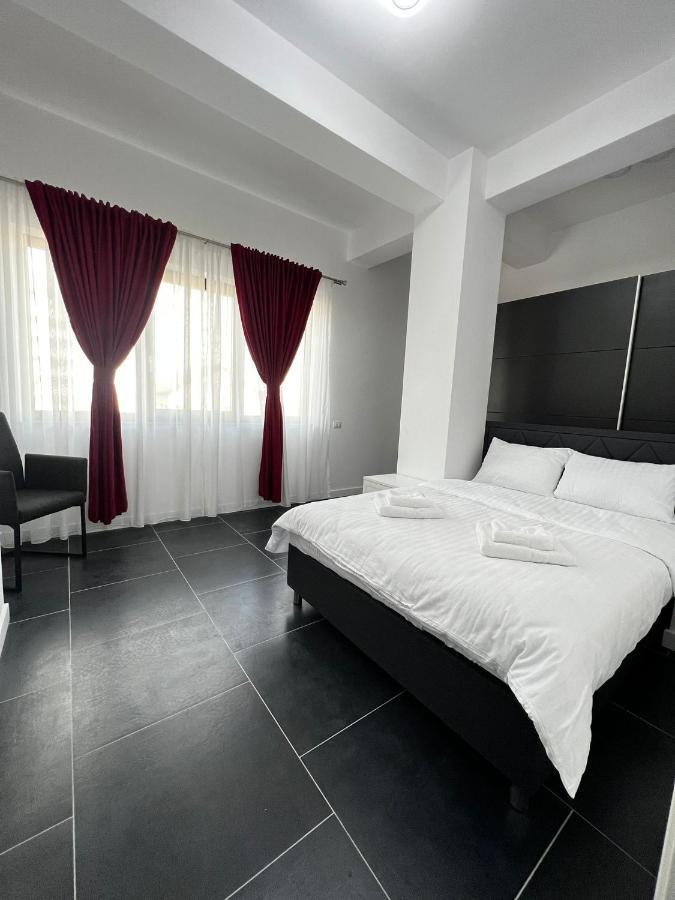 Marvellous Aparthotel With Master Apartments Suczawa Zewnętrze zdjęcie