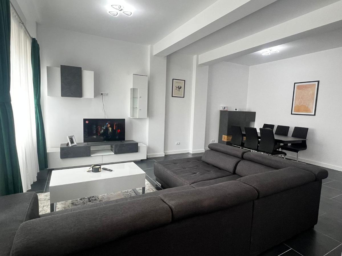 Marvellous Aparthotel With Master Apartments Suczawa Zewnętrze zdjęcie