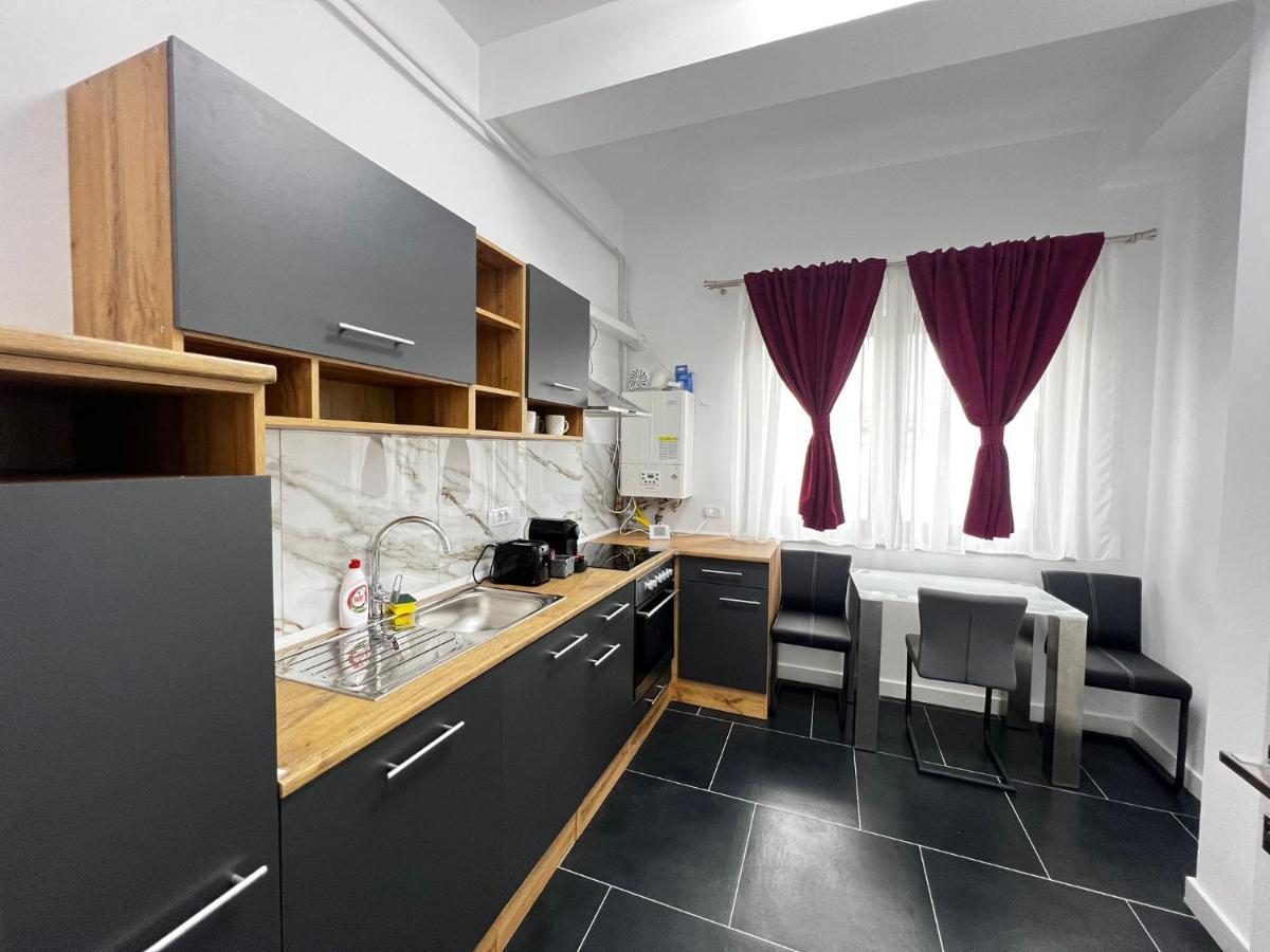 Marvellous Aparthotel With Master Apartments Suczawa Zewnętrze zdjęcie