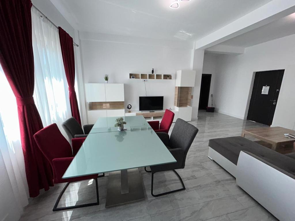 Marvellous Aparthotel With Master Apartments Suczawa Zewnętrze zdjęcie